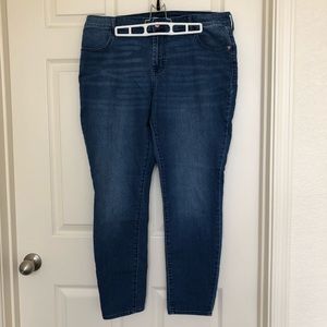 Old Navy Mid-Rise Super Skinny jeans size 16 EUC